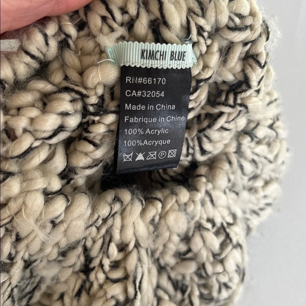 Kimchi Blue Chunky Knit Hat in Black and Cream